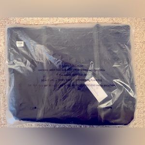 Vera Bradley Trimmed Vera Classic Black Tote NWTS